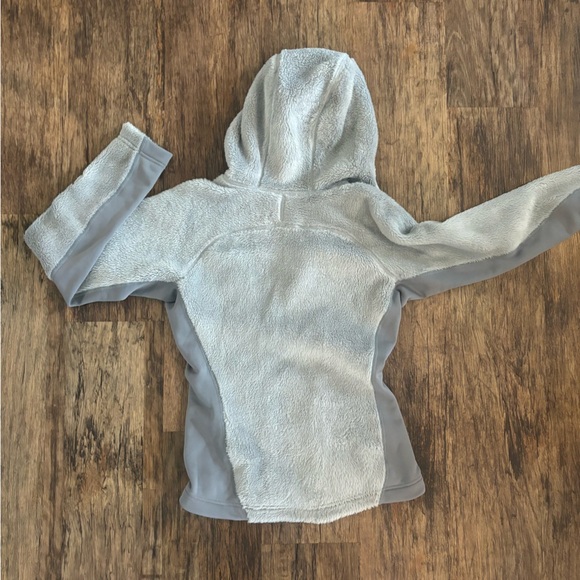 Patagonia Light Gray Fleece Jacket - Picture 2 of 6